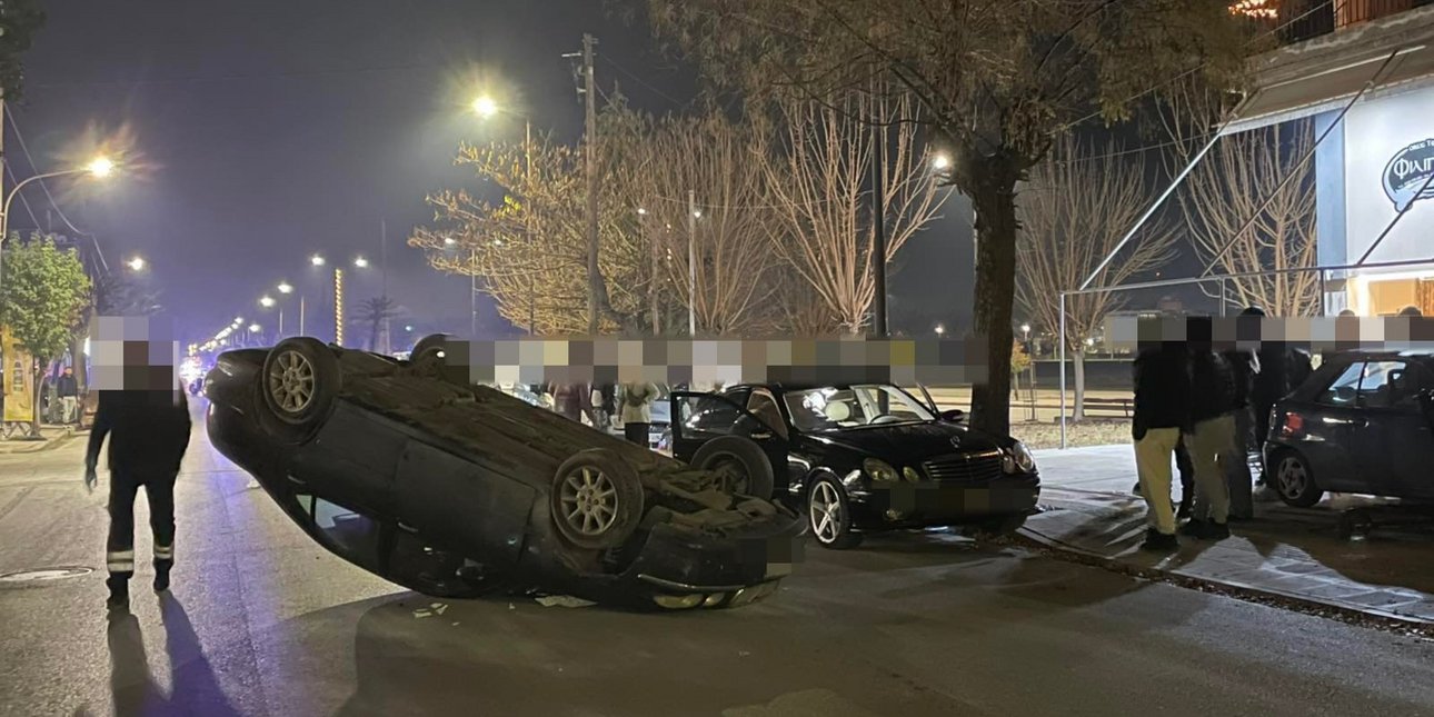 Σοβαρό τροχαίο στη Λάρισα -Ανετράπη αυτοκίνητο μετά από σύγκρουση