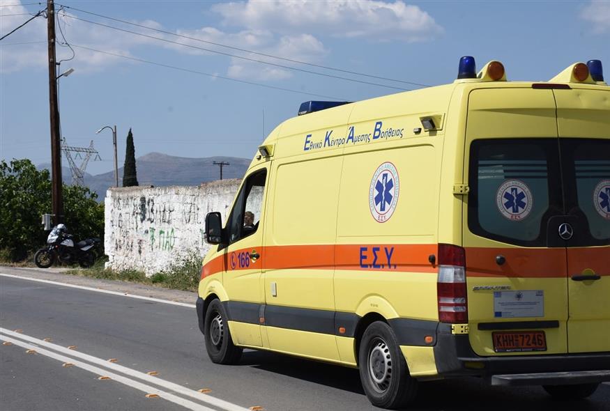 47χρονη πέθανε στο ασθενοφόρο λίγο έξω από το Κέντρο Υγείας Γόννων