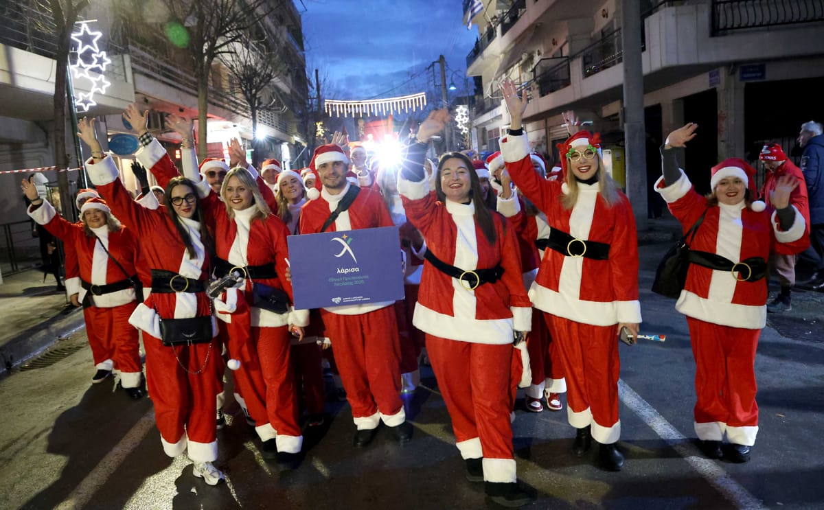 Με Γρηγόρη Αρναούτογλου η χριστουγεννιάτικη παρέλαση – Άρμα-ταχυδρομείο για γράμματα παιδιών στον Άη Βασίλη