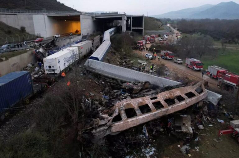 Λάρισα: Συνολικά 4 αιτήματα εκταφής από συγγενείς θυμάτων της τραγωδίας στα Τέμπη