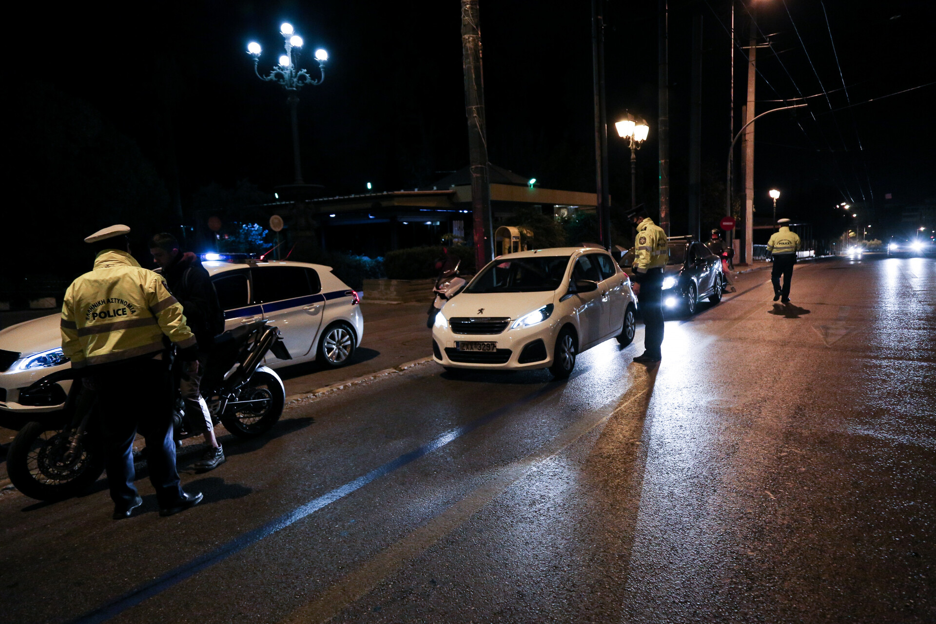 Σοβαρό τροχαίο στη Λάρισα με 3 τραυματίες: Καραμπόλα 4 οχημάτων, ενεπλάκη και περιπολικό