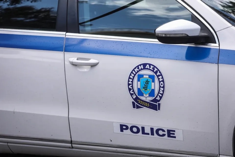 Λάρισα: Κρατούσε όμηρο την πρώην σύζυγό του και απειλούσε ότι θα την κάψει