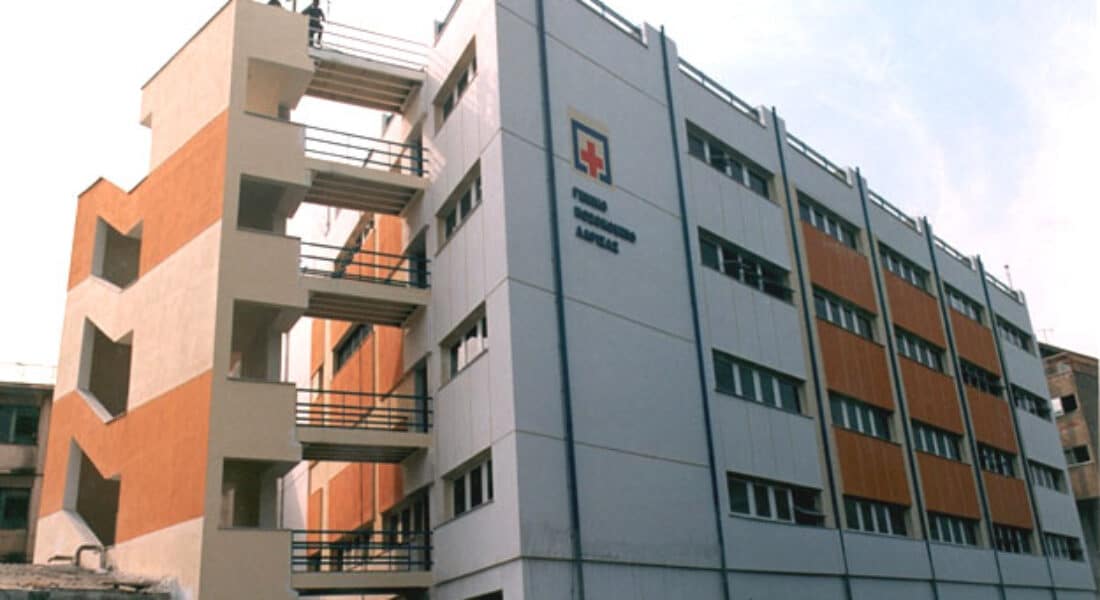 Εκτός κινδύνου ο μαχαιρωμένος ανήλικος Αιγύπτιος στην Αιόλου, παραμένει στο νοσοκομείο – Μαμάκος: Οι δομές φυλάσσονται